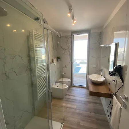 Penthouse Golden Lux With Sea View Apartamento Lignano Sabbiadoro Exterior foto