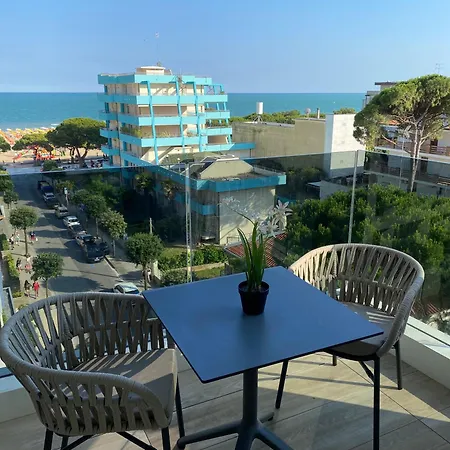 Penthouse Golden Lux With Sea View Apartamento Lignano Sabbiadoro Exterior foto